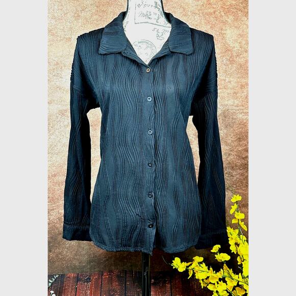 Kaileigh Crinkle Crease Collared Shirt Black size M - Picture 1 of 8